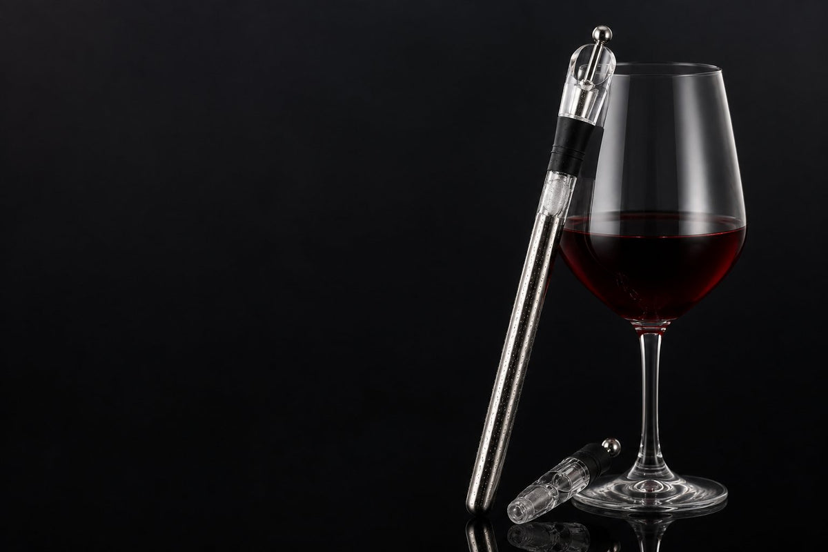 Glacio junto a una copa de vino tinto